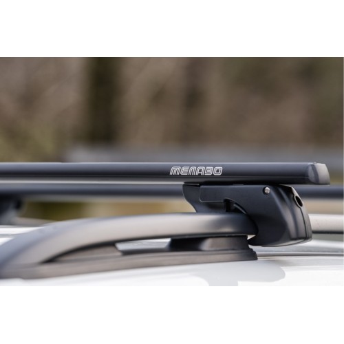 MENABO ΜΠΑΡΕΣ ΟΡΟΦΗΣ ΑΛΟΥΜΙΝΙΟΥ SHERMAN BLACK 120 cm ΣΕ ΜΑΥΡΟ ΧΡΩΜΑ ΓΙΑ Esemka Rajawali 5 doors 2008>2013 ΜΕ RAISED RAILS (Παράλληλες Μπάρες με Κενό) - 2 ΤΕΜ. (12280/MB)